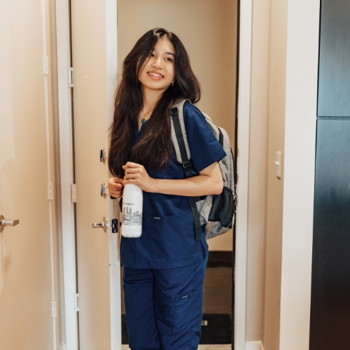 Image of a travel nurse walking into a Lodgeur furnished apartment