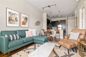 green living room with corner sofa - Lodgeur at Elan Med Center