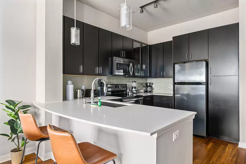 Kitchen of a Lodgeur furnished rental apartment in Houston, Texas.