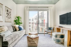 Living room of a Lodgeur short-term furnished rental apartment in Houston, Texas.