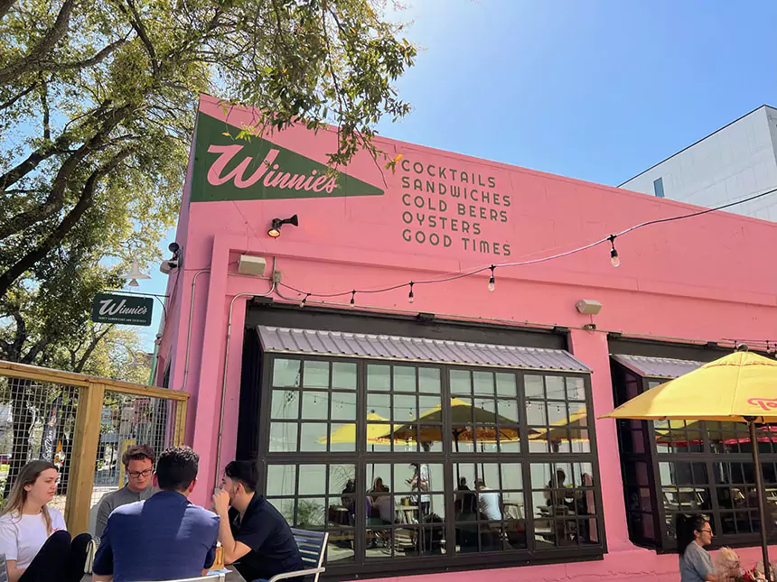 winnies bar image