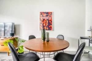 Lodgeur furnished apartment with dining table