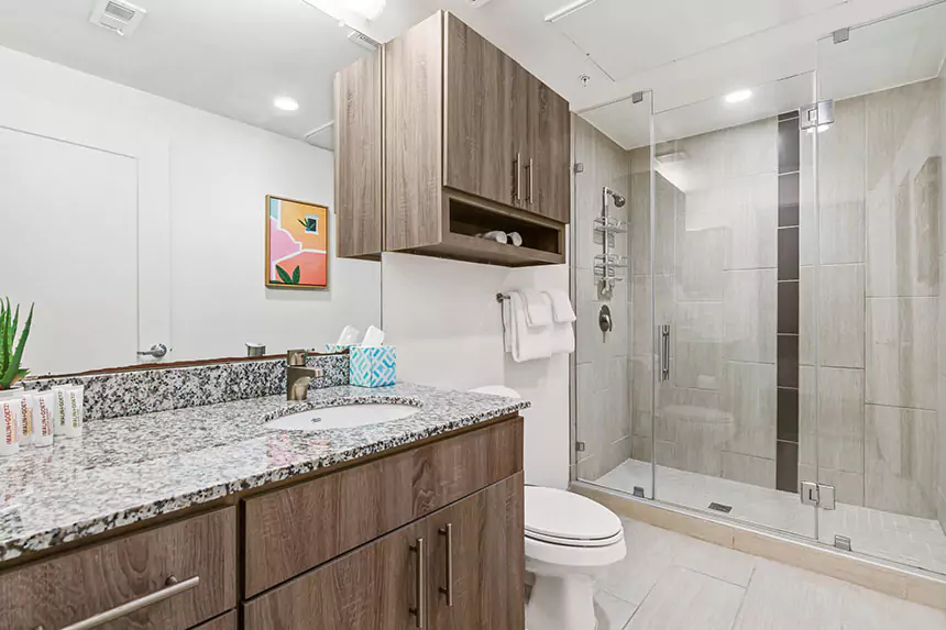 Bathroom of a Lodgeur short-term furnished rental apartment in Houston, Texas.