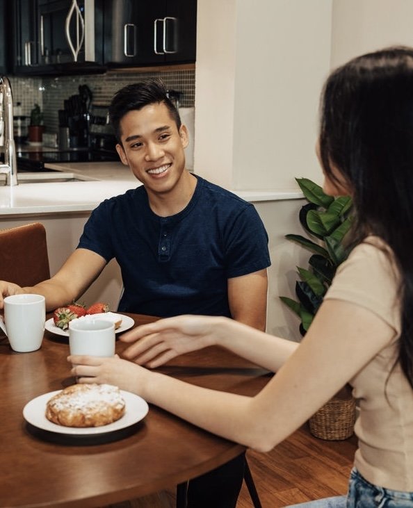 couple with coffee in a Medical Center furnished apartment by Lodgeur