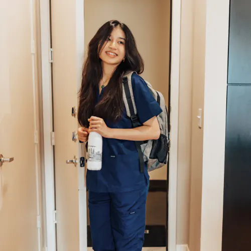 Image of a travel nurse walking into a Lodgeur furnished apartment