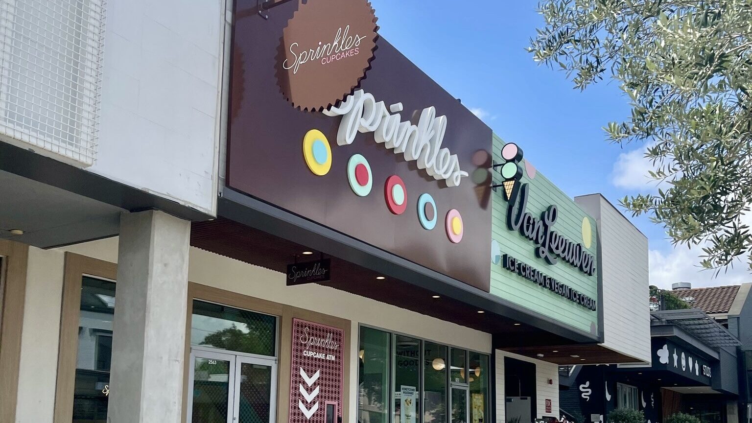 Sprinkles cupcake ATM