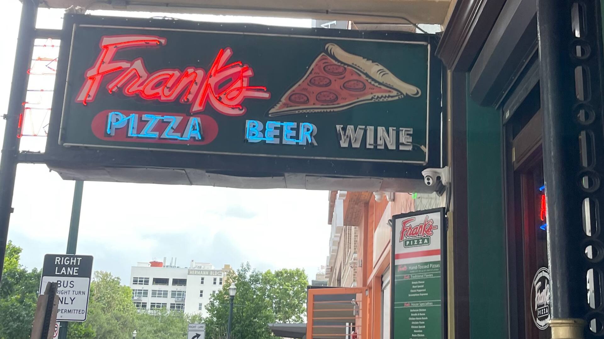 Frank's Pizza Beer and Wine signage
