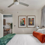 Bedroom of a Lodgeur short-term furnished rental apartment in Houston, Texas.